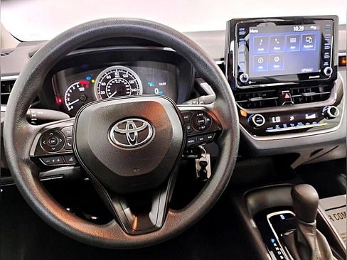 Used 2022 Toyota Corolla LE image 31