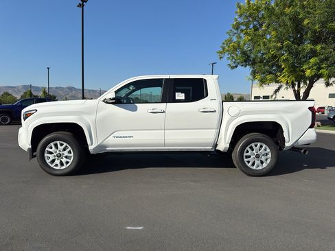 New 2025 Toyota Tacoma SR5 image 4