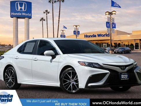 Used 2024 Toyota Camry SE FWD image 1