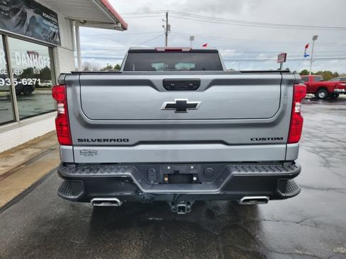 Used 2024 Chevrolet Silverado 1500 Custom Trail Boss w/ LPO, Dark Essentials Package image 4