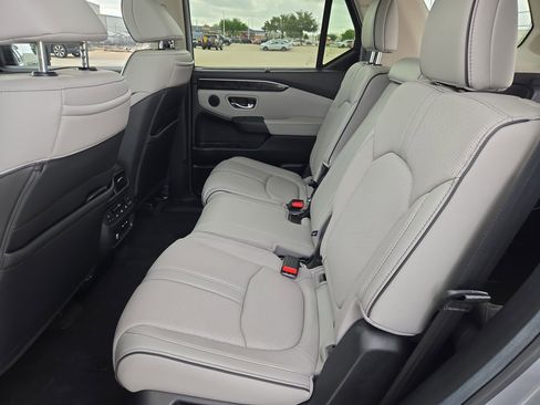 Used 2025 Honda Pilot Elite image 28