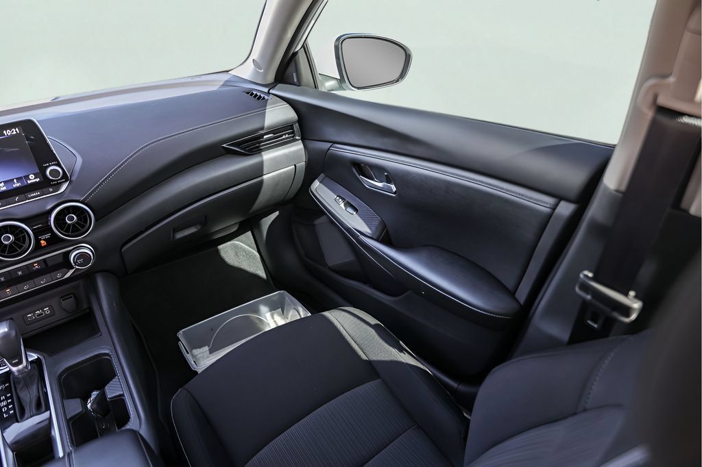 Used 2024 Nissan Sentra SV FWD image 27