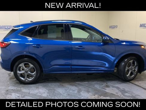 Used 2023 Ford Escape ST-Line Select w/ Tech Pack #2 AWD/4WD image 2