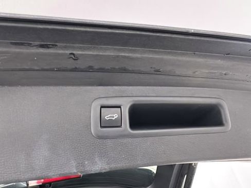 Used 2024 Toyota Highlander LE image 19