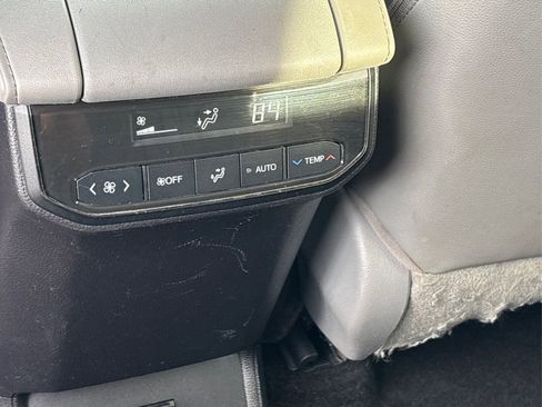 Used 2023 Toyota Highlander XLE image 34
