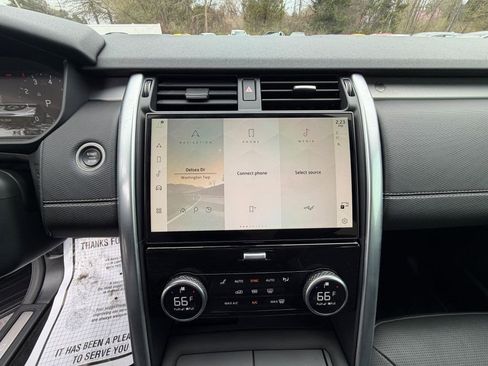 Used 2024 Land Rover Discovery Dynamic SE image 23