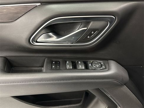 Used 2024 Chevrolet Suburban LT image 5