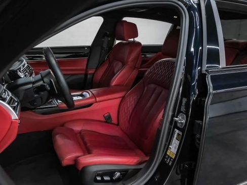 Used 2018 BMW M760i xDrive image 36