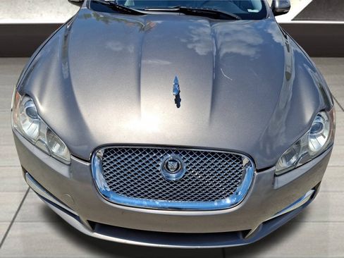 Used 2010 Jaguar XF Luxury RWD image 7