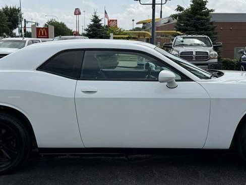 Used 2018 Dodge Challenger SXT RWD image 8