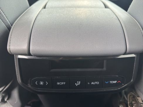 Used 2023 Toyota Highlander L image 22
