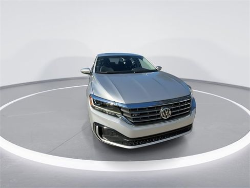 Used 2020 Volkswagen Passat 2.0T R-Line image 2
