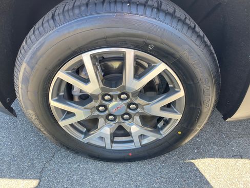 Used 2022 GMC Acadia SLE FWD image 17