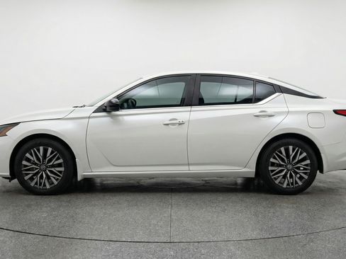 Used 2025 Nissan Altima 2.5 SV FWD image 5