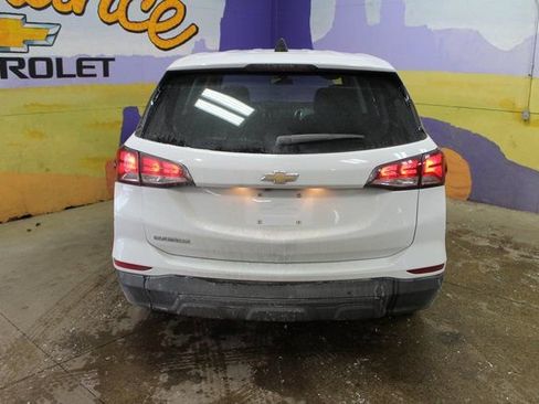 Used 2022 Chevrolet Equinox LS image 3