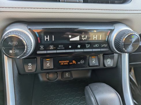 Used 2021 Toyota RAV4 XLE w/ Convenience Package image 22