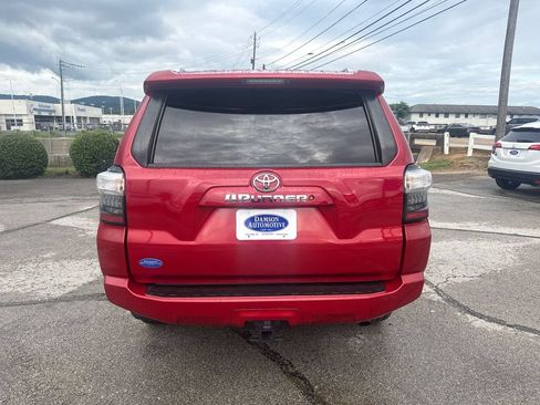 Used 2016 Toyota 4Runner SR5 RWD image 4