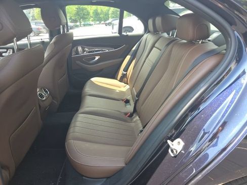 Used 2023 Mercedes-Benz E 350 4MATIC Sedan image 5