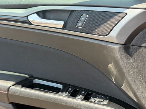 Used 2016 Ford Fusion SE AWD/4WD image 24