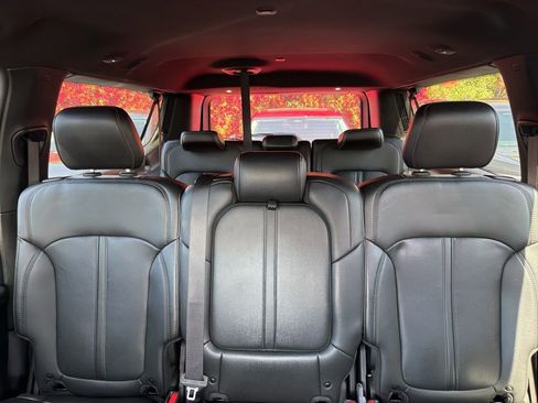 Used 2023 Jeep Wagoneer L 4WD w/ HD Trailer Tow Package image 12