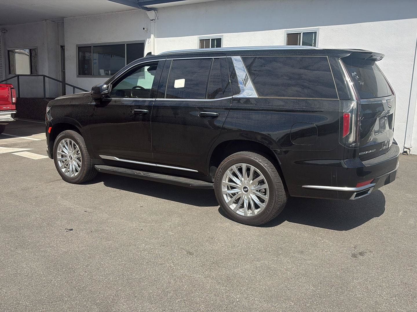 Used 2023 Cadillac Escalade Premium Luxury AWD/4WD image 5