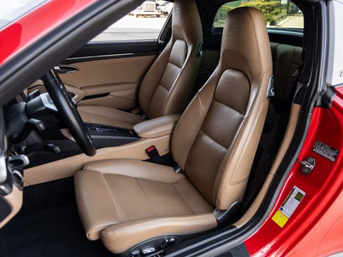 Certified 2019 Porsche 911 Targa 4S image 5