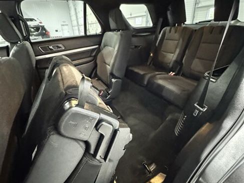 Used 2018 Ford Explorer XLT AWD/4WD image 8