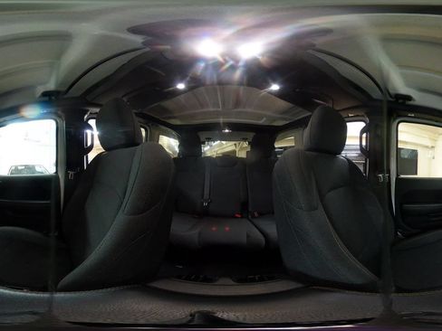Used 2025 Jeep Wrangler Unlimited Sahara AWD/4WD image 42