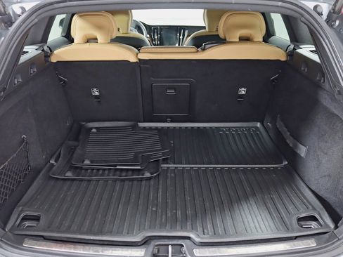 Used 2020 Volvo V60 T5 Cross Country image 37