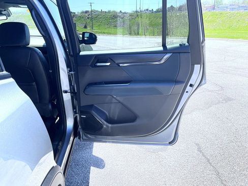 Certified 2025 GMC Acadia AT4 w/ LPO, All-Weather Package AWD/4WD image 11