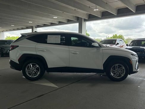 Used 2025 Hyundai Tucson SE FWD image 4