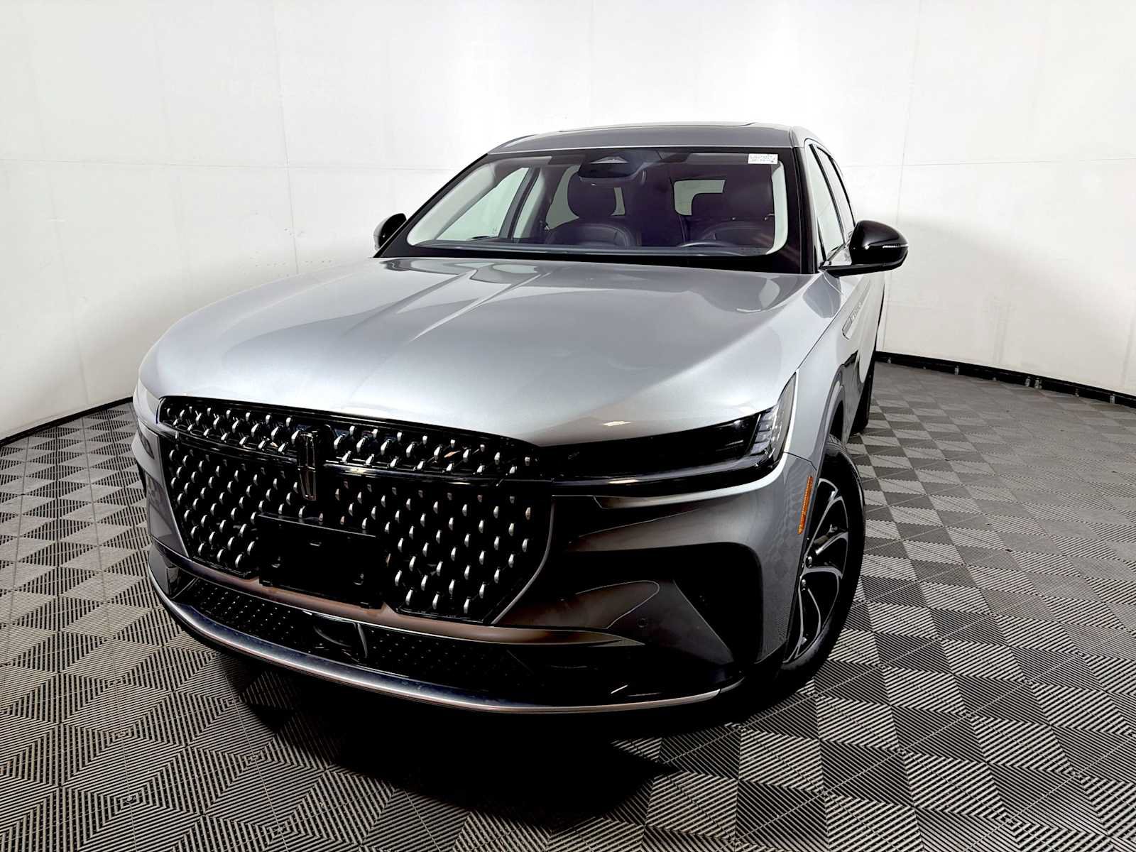 Used 2025 Lincoln Nautilus Premier w/ Equipment Group 102A AWD/4WD image 3