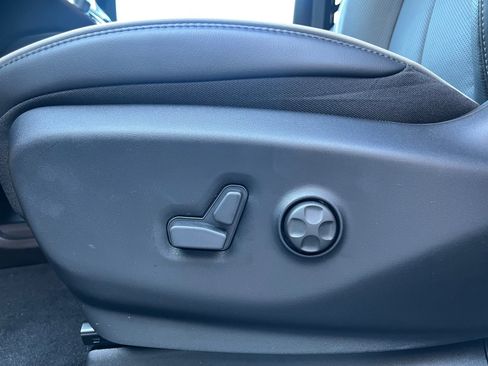 New 2026 Chrysler Pacifica Limited image 13