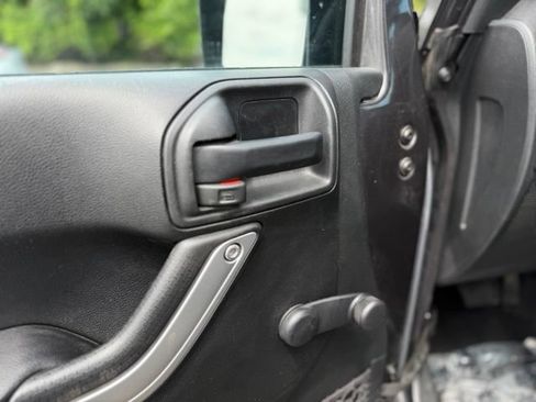 Used 2018 Jeep Wrangler Rubicon AWD/4WD image 14