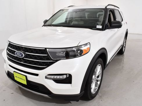 Used 2023 Ford Explorer XLT w/ Equipment Group 202A AWD/4WD image 2