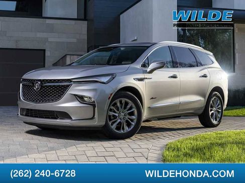 Used 2024 Buick Enclave Essence image 1