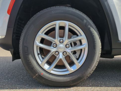 New 2025 Jeep Grand Cherokee L Laredo w/ Luxury Tech Group I RWD image 14
