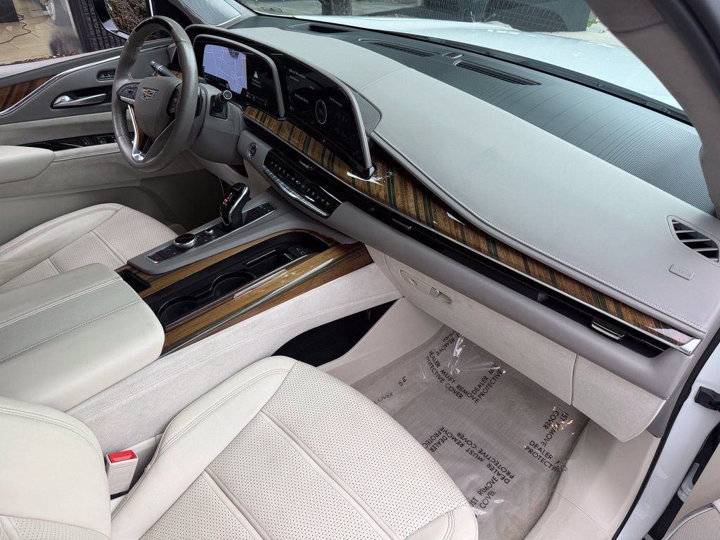 Used 2021 Cadillac Escalade Premium Luxury Platinum w/ LPO, Radiant Package AWD/4WD image 32