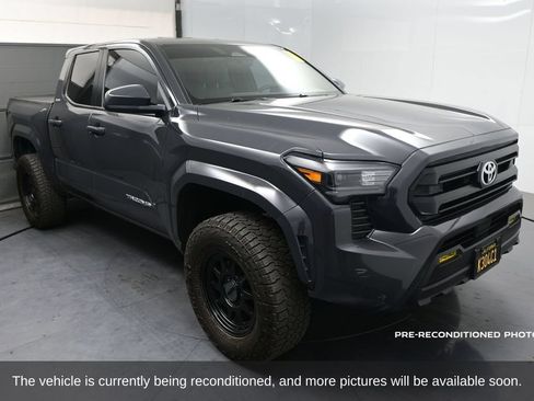Used 2025 Toyota Tacoma SR5 AWD/4WD image 3