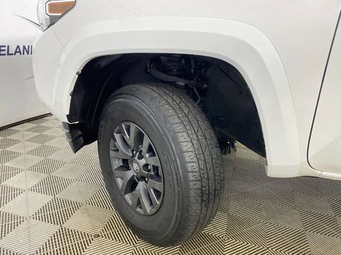 Certified 2023 Toyota Tacoma SR5 AWD/4WD image 23