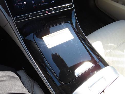 Used 2025 Mercedes-Benz C 300 4MATIC Sedan image 17