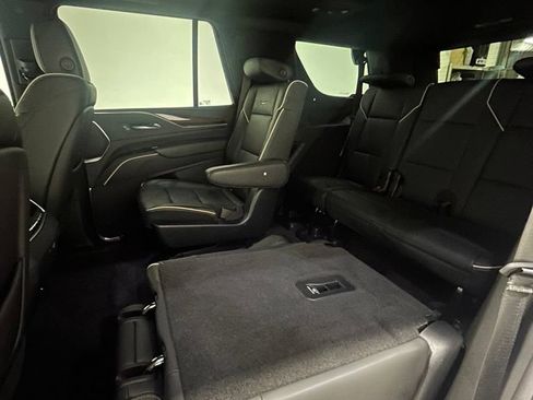 Used 2022 Cadillac Escalade Premium Luxury w/ Performance Package AWD/4WD image 31