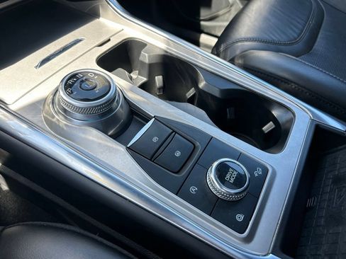 Used 2023 Ford Explorer Platinum w/ Technology Package AWD/4WD image 36