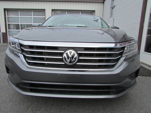 Used 2022 Volkswagen Passat 2.0T SE image 2