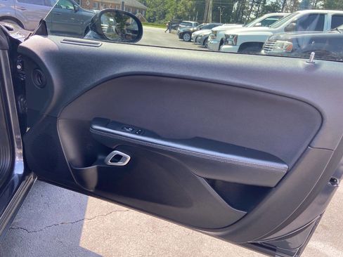 Used 2019 Dodge Challenger SXT image 21