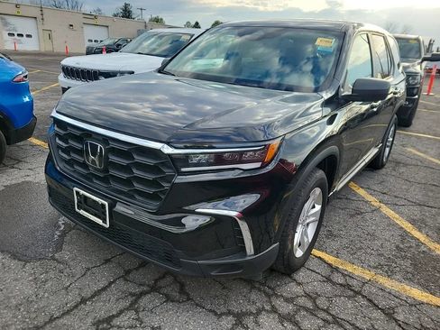 Used 2023 Honda Pilot LX image 1