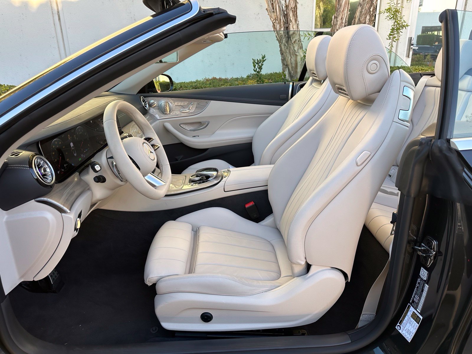Used 2023 Mercedes-Benz E 450 Cabriolet image 3