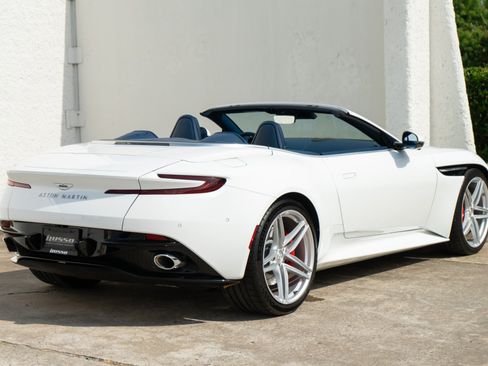Used 2025 Aston Martin DB12 Convertible RWD image 11