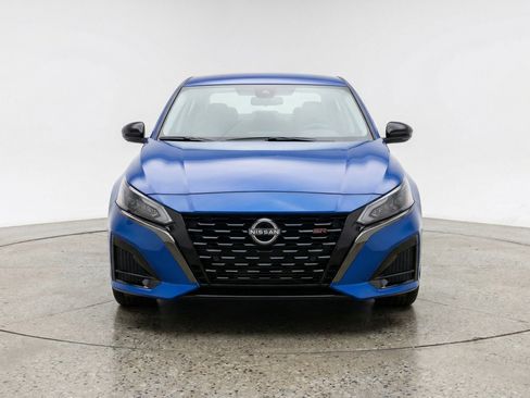 Used 2025 Nissan Altima 2.5 SR image 2