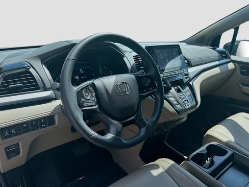 Certified 2023 Honda Odyssey Touring image 9